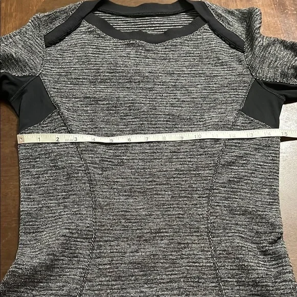 Lululemon Athletica Gray Fitted Ruched Long Sleeve Tee - Picture 11 of 12
